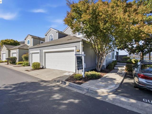 Townhouse for sale in Alameda, Alameda County