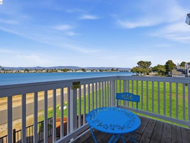 Townhouse for sale in Alameda, Alameda County