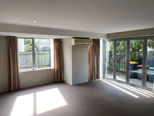Townhouse for rent in Heathcote, Canterbury