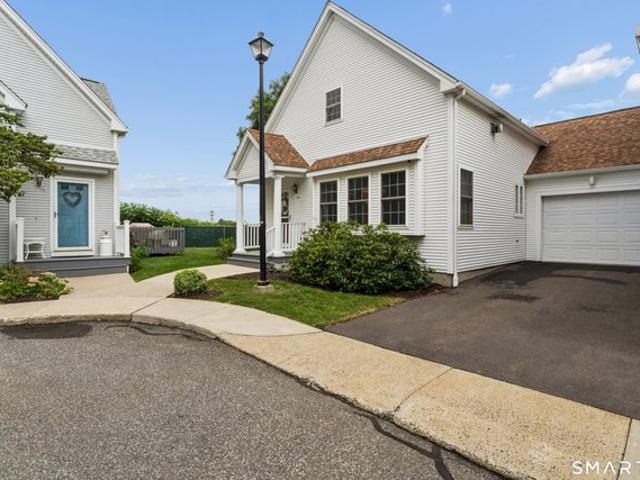 Townhouse for sale in Milford, Connecticut