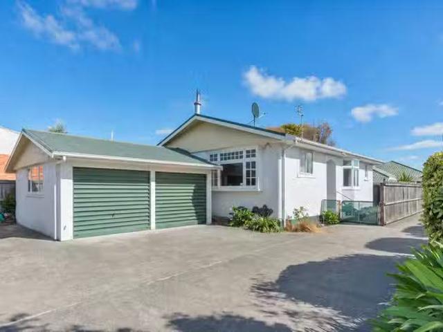 House for sale in Chaslands, Canterbury