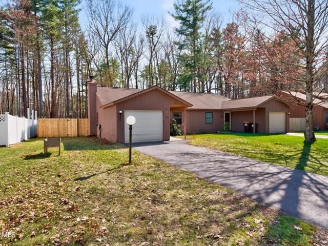 Townhouse for sale in Saratoga, New York