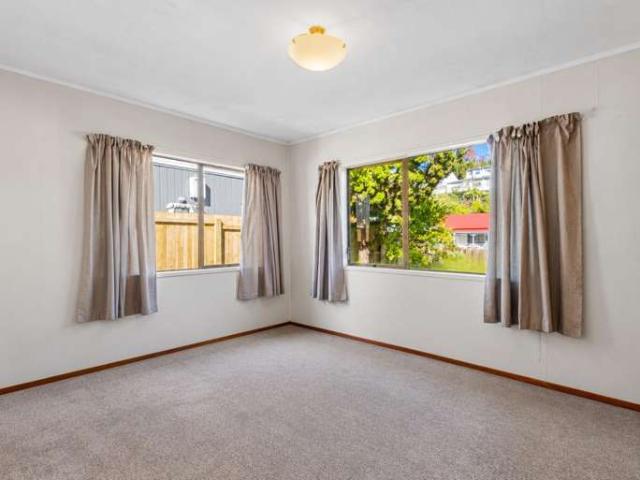 House for rent in Glenfield, Kaipātiki