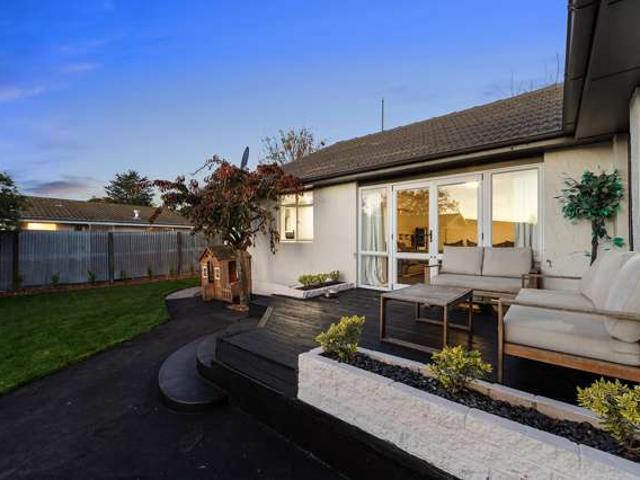 House for sale in Chaslands, Canterbury
