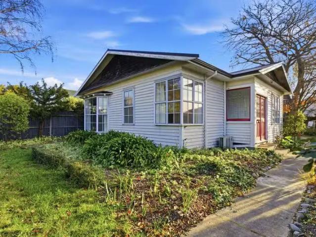 House for sale in Chaslands, Canterbury