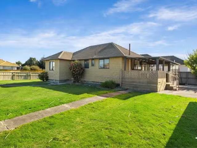 House for sale in Chaslands, Canterbury