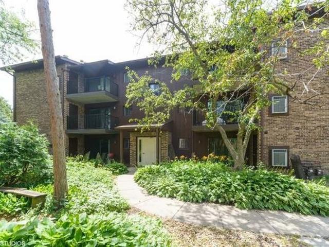 Condo for sale in Westmont, Illinois
