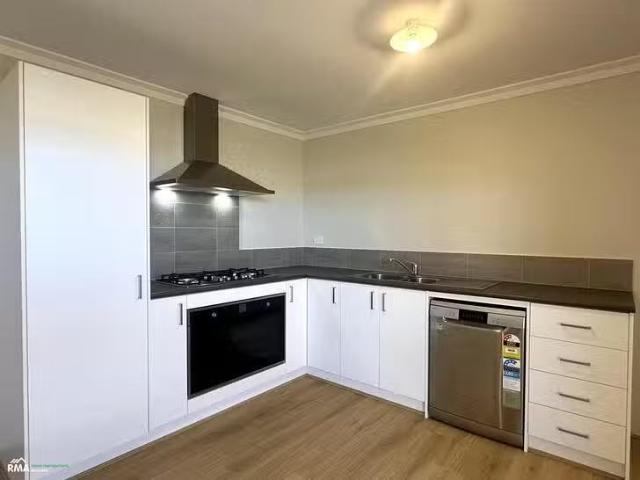 House for rent in Lakelands