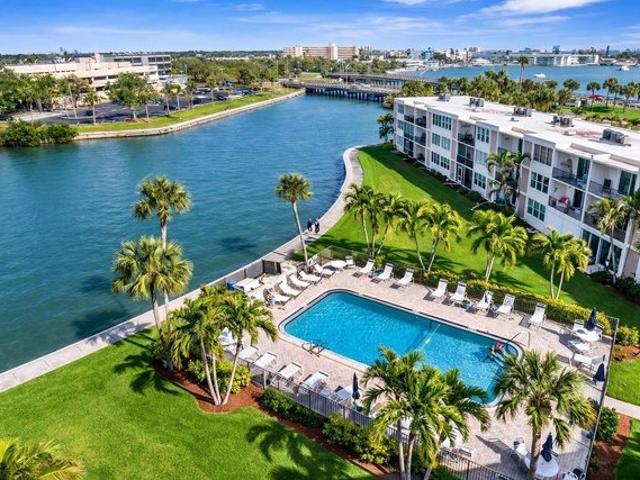 Condo for sale in South Pasadena, Florida