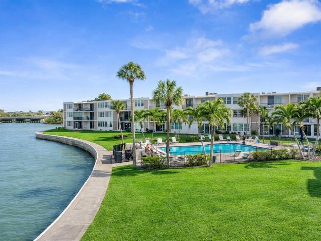 Condo for sale in South Pasadena, Florida
