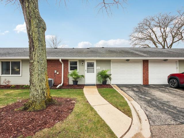 Townhouse for sale in Fox Lake, Illinois