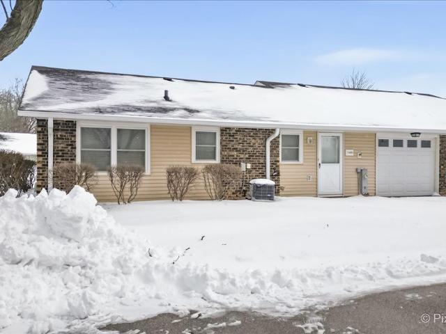 Townhouse for sale in Fox Lake, Illinois