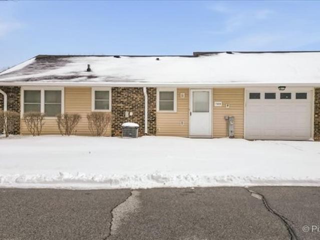 Townhouse for sale in Fox Lake, Illinois