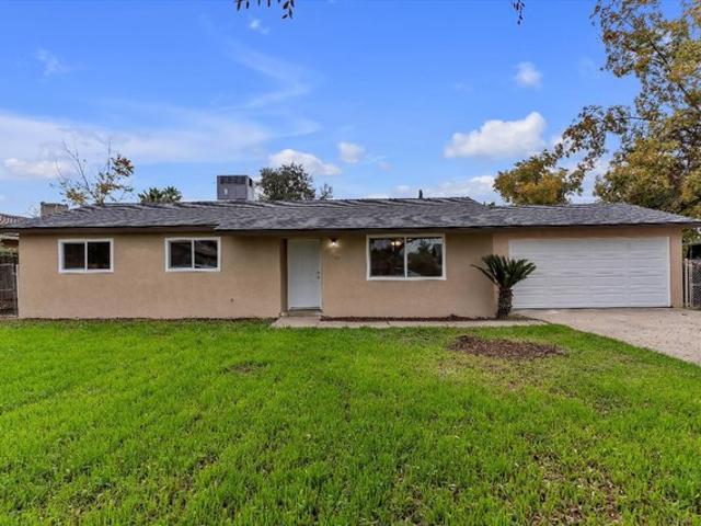 House for sale in Orange Cove, California