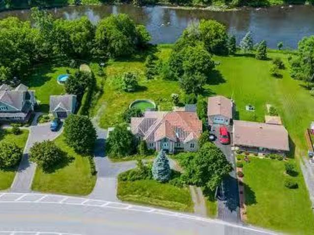 House for sale in Farnham
