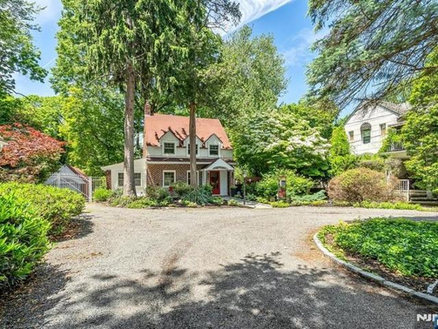 House for sale in Teaneck, New Jersey