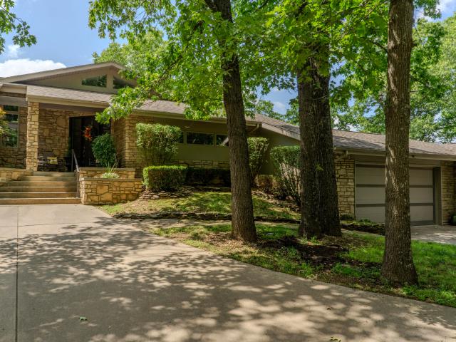House for sale in Stone, Missouri
