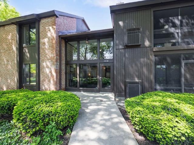Condo for sale in Mchenry, Illinois
