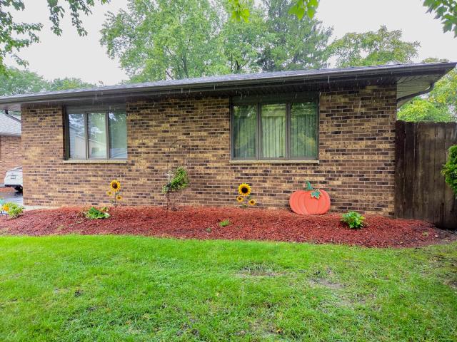 House for sale in Woodstock, McHenry County