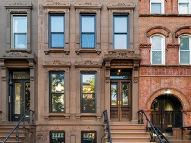 Townhouse for sale in Arverne, New York