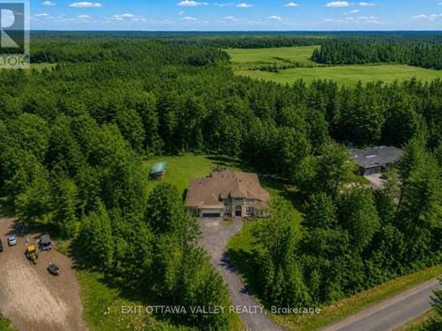 House for sale in Renfrew, Ontario