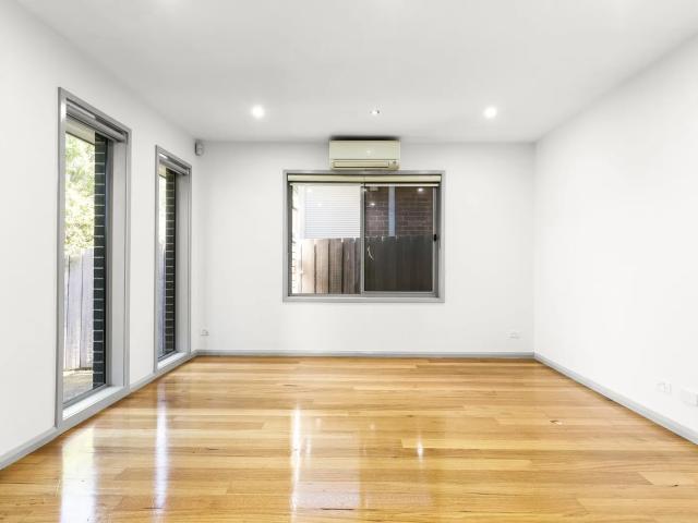 Townhouse for rent in Glenroy, Melbourne