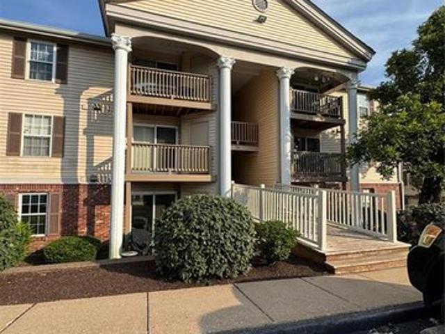 Condo for sale in Ballwin, Missouri