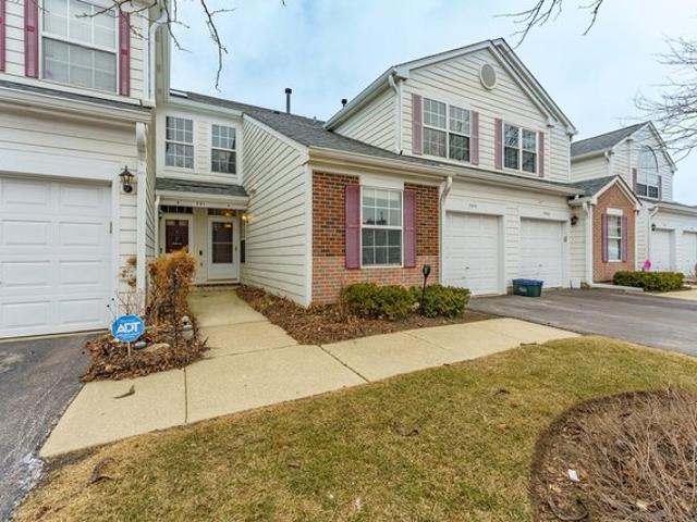 Townhouse for sale in Streamwood, Illinois