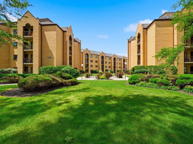 Condo for sale in Harwood Heights, Illinois