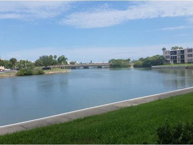 Condo for sale in South Pasadena, Florida