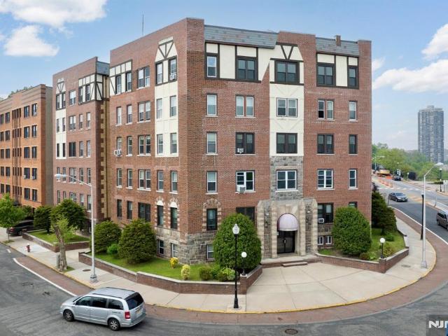 Condo for sale in Hudson, New Jersey