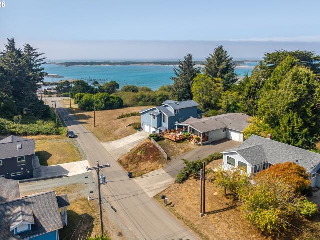 House for sale in Bandon, Coos County