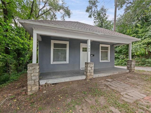 House for sale in Fort Leavenworth, Leavenworth