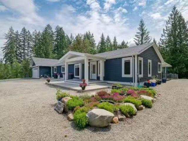 House for sale in Clayoquot, British Columbia