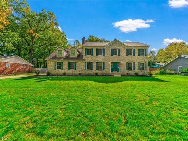 House for sale in Brookfield Center
