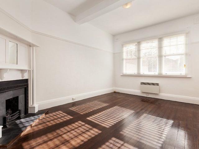 Apartment for rent in St Kilda, Melbourne