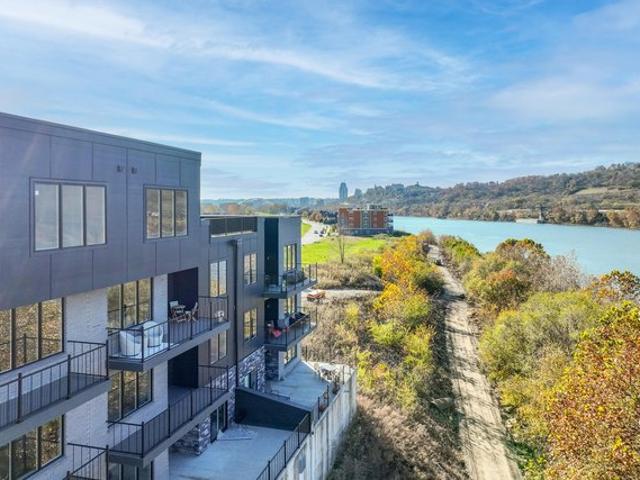 Condo for sale in Campbell, Kentucky