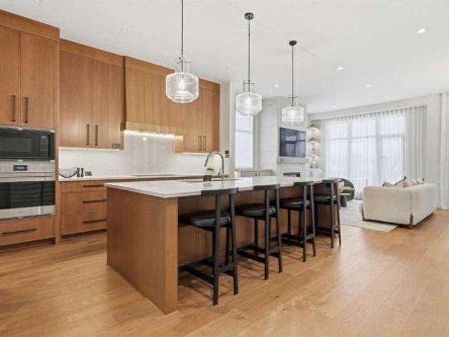 House for sale in Heritage Pointe, Alberta