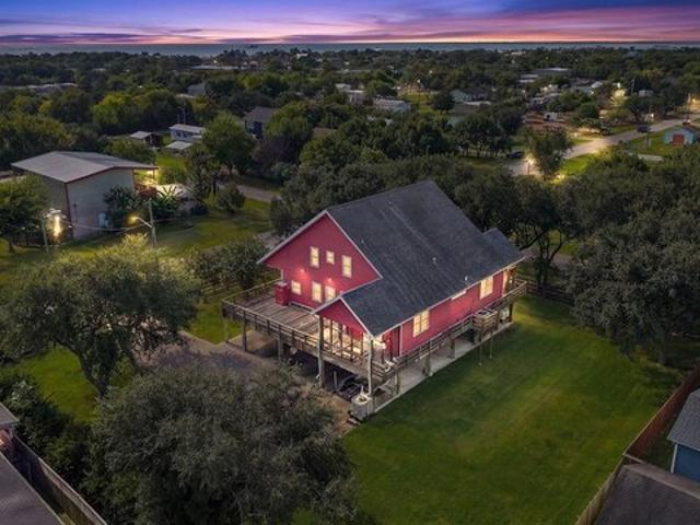 House for sale in Dickinson, Galveston County