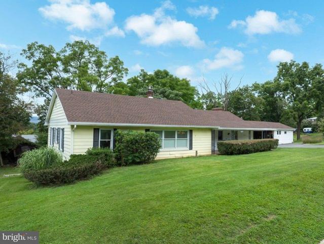 House for sale in Lemont, Pennsylvania