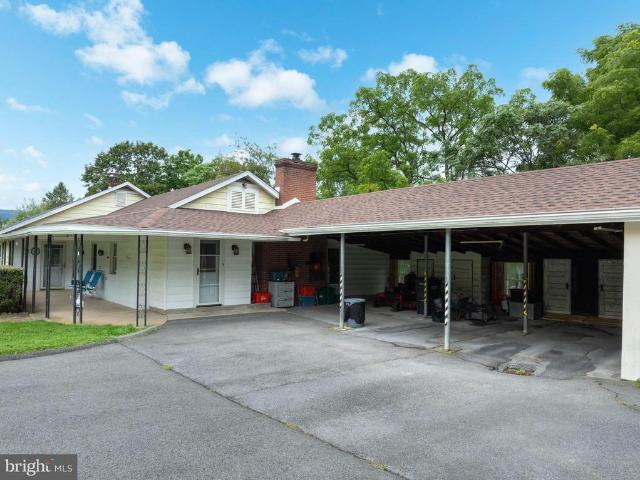 House for sale in Lemont, Pennsylvania