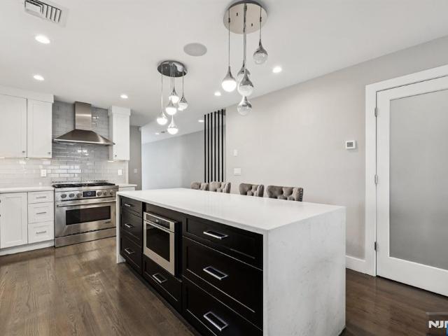 Townhouse for sale in Edgewater