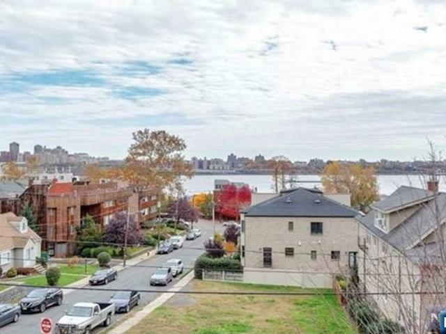 Duplex for sale in Edgewater