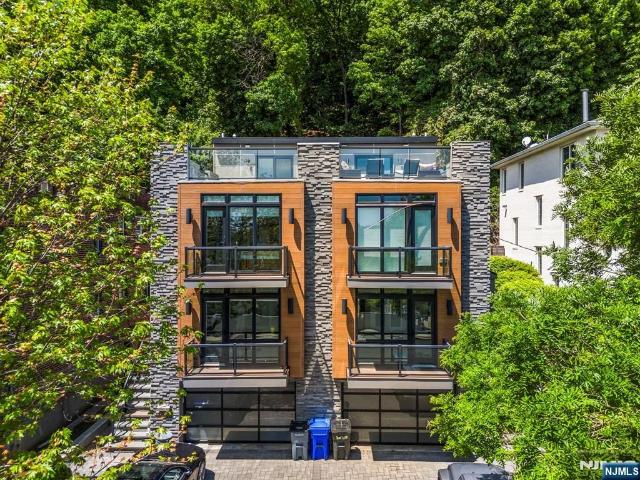 Duplex for sale in Edgewater