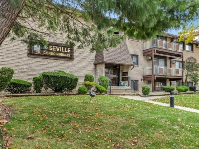 Condo for sale in Crane Square, Elizabeth