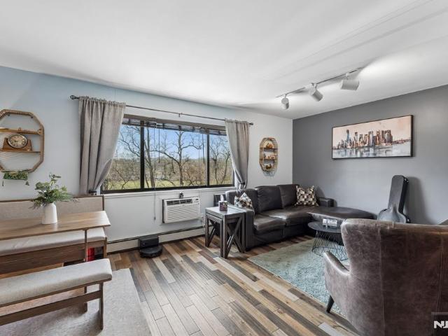 Townhouse for sale in Lyndhurst, New Jersey