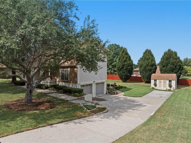 House for sale in Peculiar, Cass County