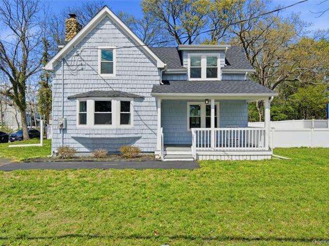 House for sale in Smithtown, New York