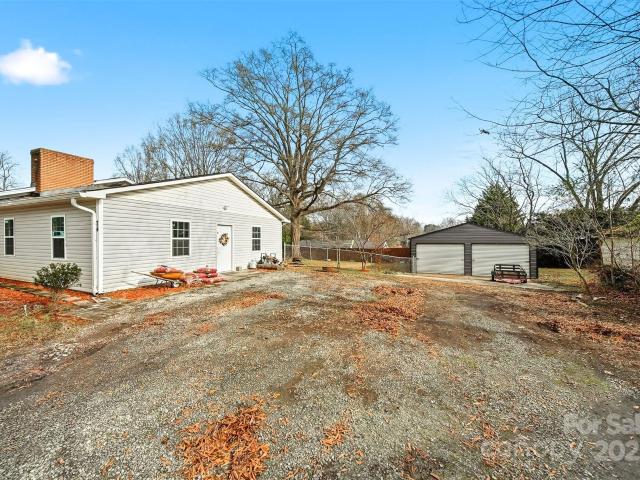 House for sale in Hiddenite, North Carolina