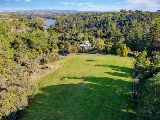 Property for sale in Riverhead